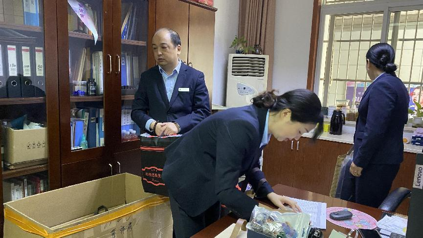 焕然“衣”新，，整“装”待发——钱江商城工服换新，，服务更精彩！