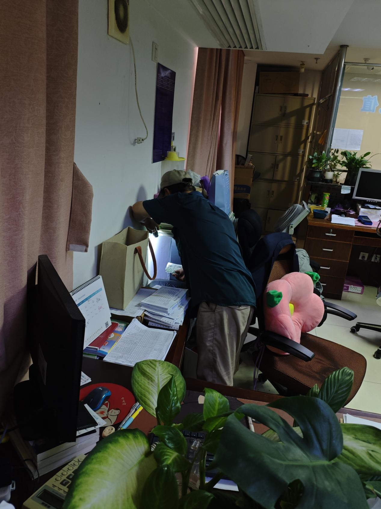 驱除“四害”，，，，，，“卫”爱偕行