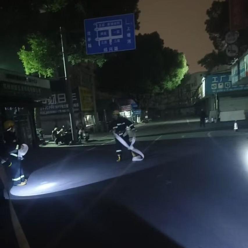 天游ty8市场深夜举行突击消防演练活动