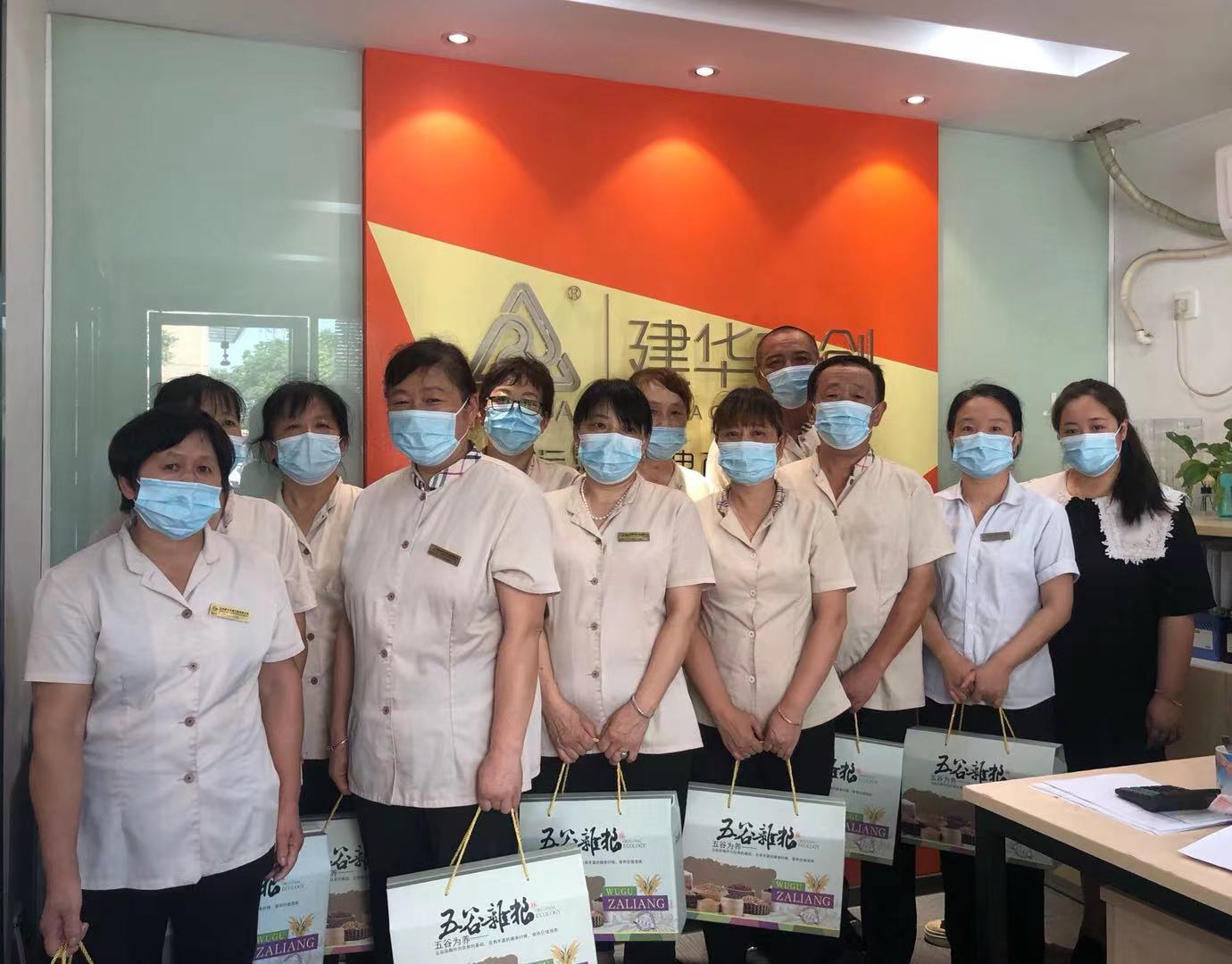 天游ty8文创集团开展高温慰问活动
