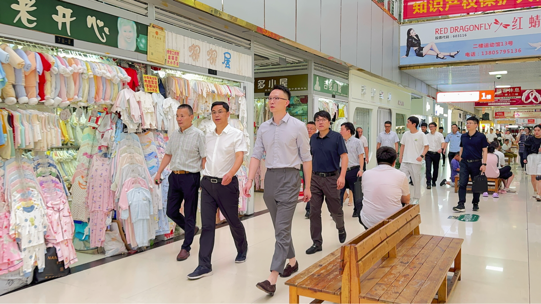 绷紧“清静弦”，，，，，把好“节前关”！拱墅戋戋向导莅临钱江商城开展节前清静生产检查