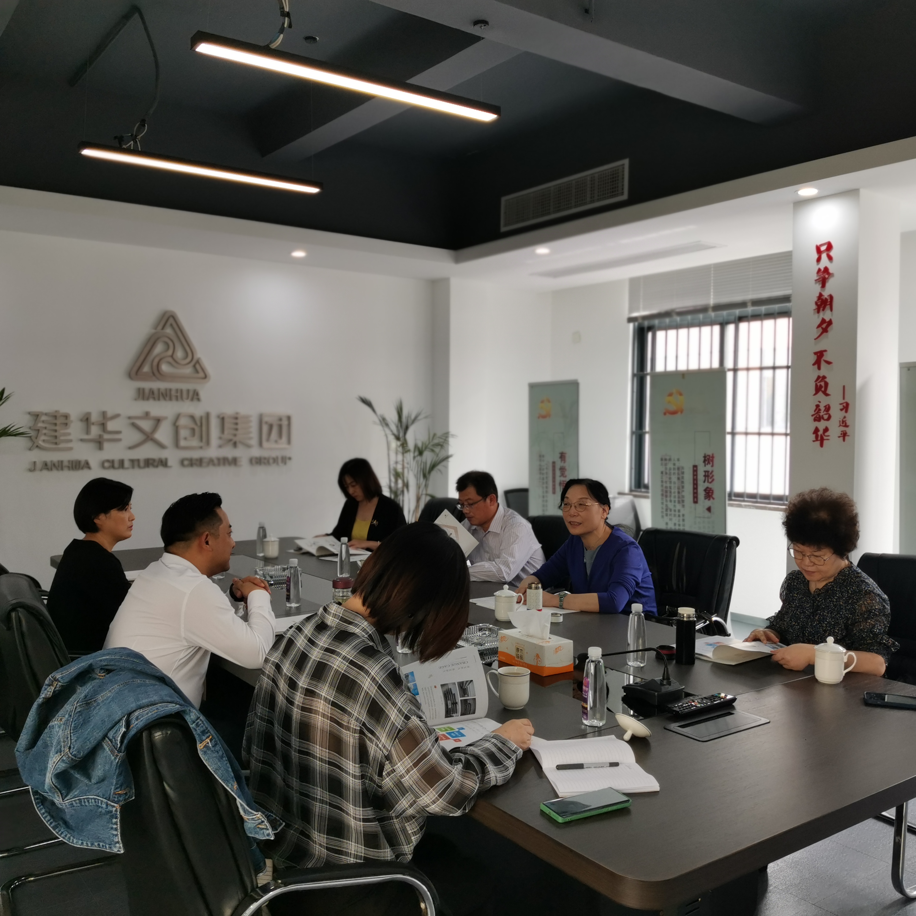 浙江省工商业联合会秘书长陈俊燕一行莅临庐阳天游ty8文创园调研