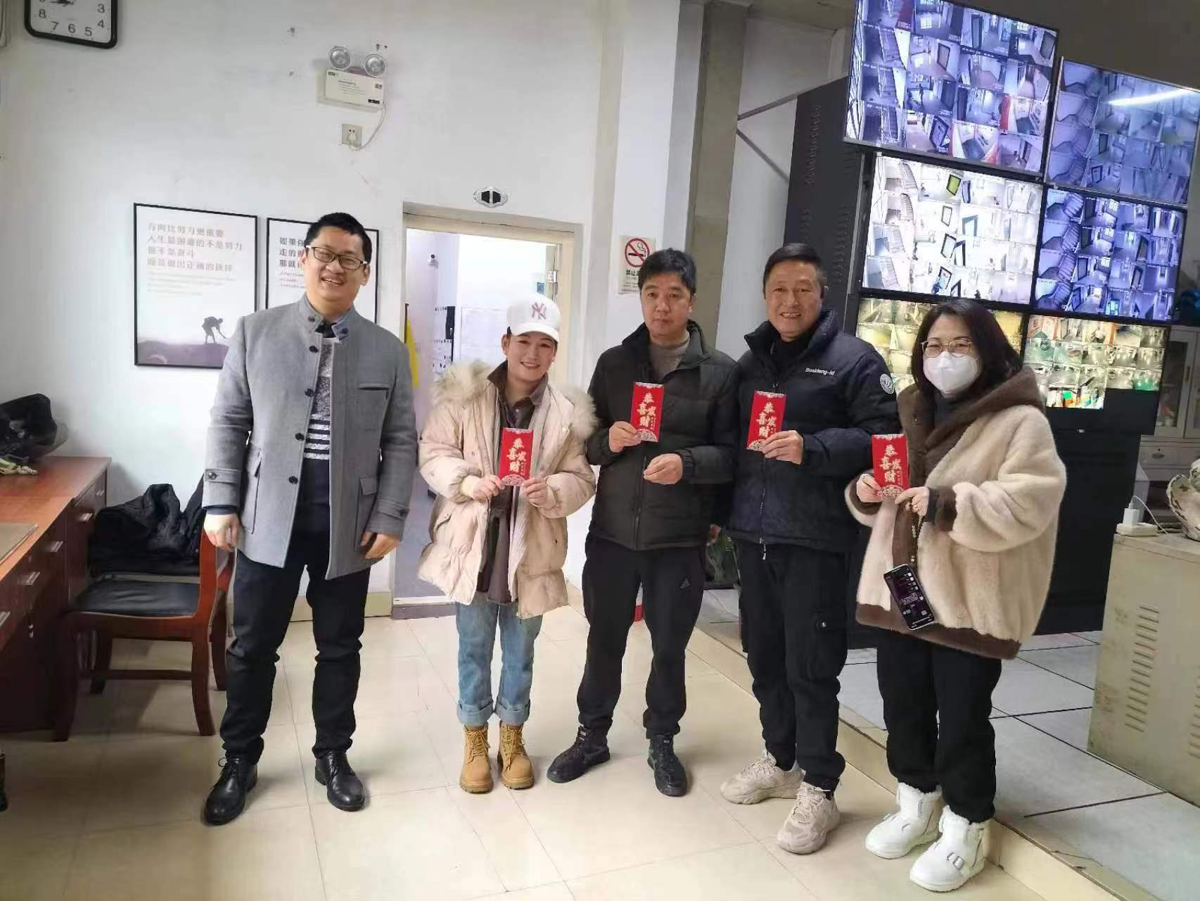 开工赠利是，，新春迎福祉——集团派发开工福利