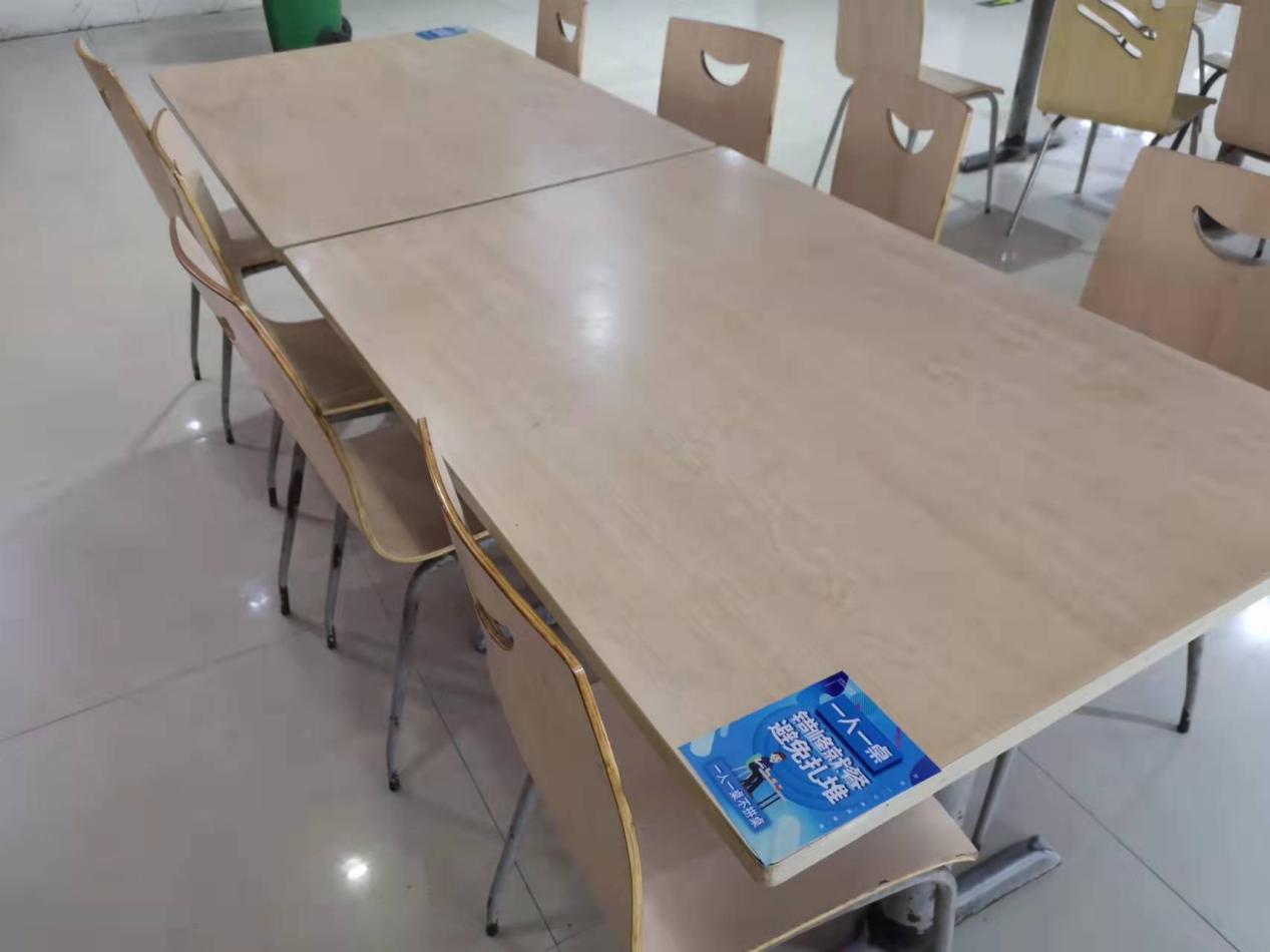钱江商城接纳隔桌用餐，，，，，主顾吃得放心放心舒心