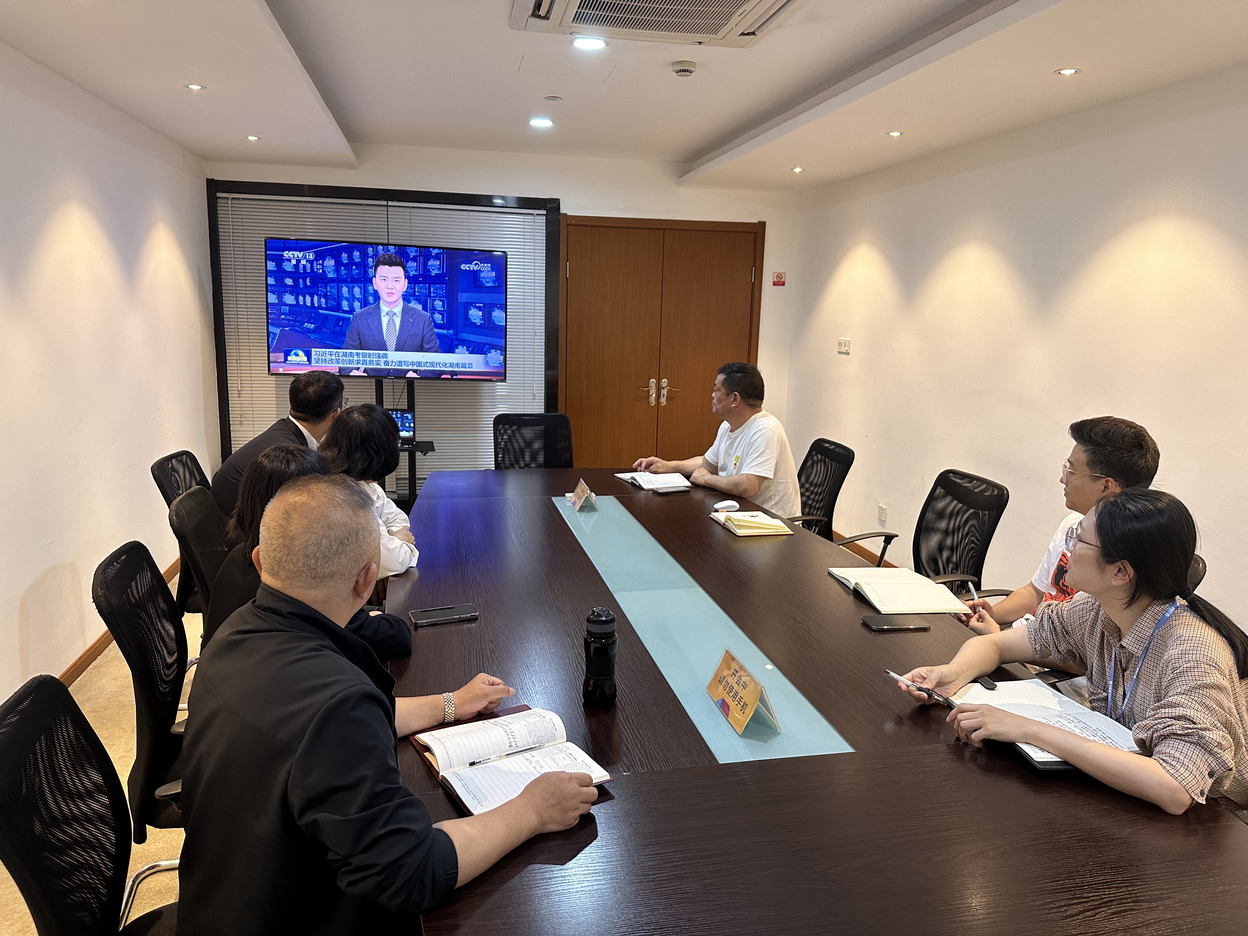 水晶城党支部开展4月党员牢靠活动